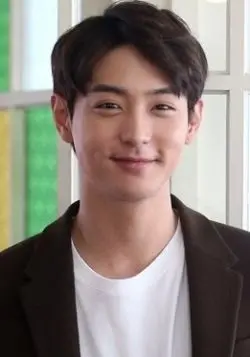 Hyun Woo