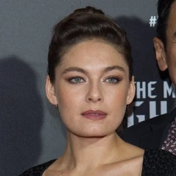 Alexa Davalos