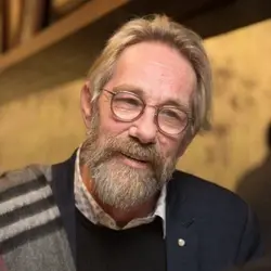 Kim Gyngell