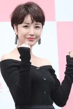 Yoon Jin Yi