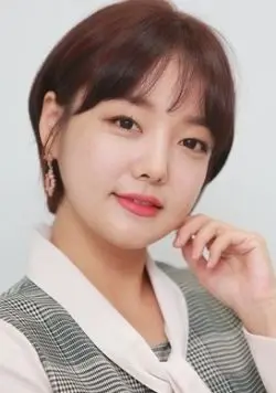 Moon Ji in