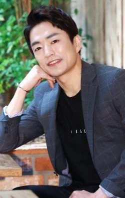Jung Moo Song