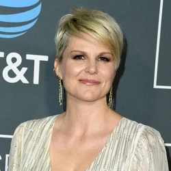 Jennifer Robertson